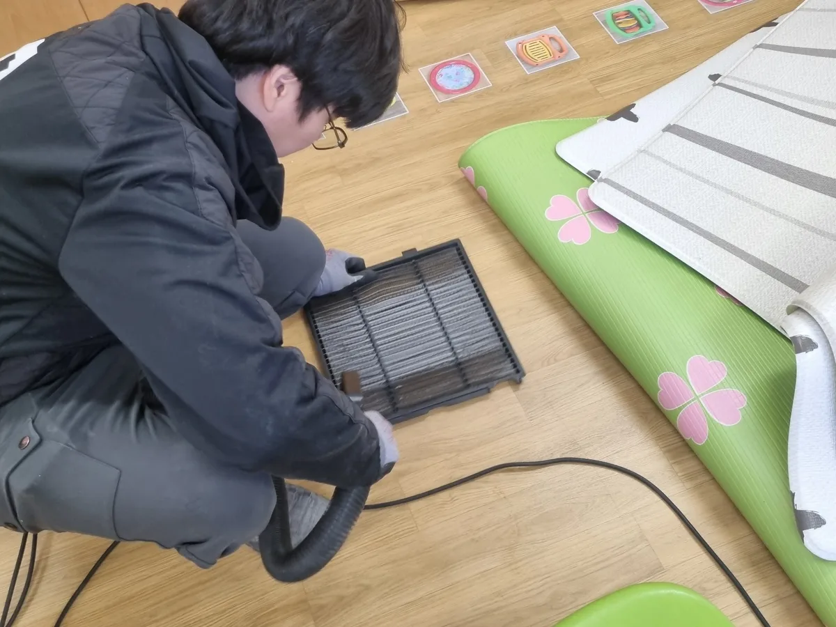 합천군 덕곡면 놀이방 낮잠실 장비 주변 정밀 위생청소 사례 - 행진크린